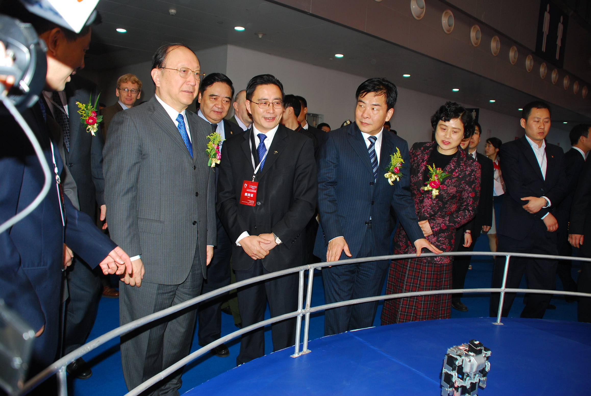 全國政協副主席、中國工程院院長徐匡迪、重慶市市長王鴻舉視察中科院展區